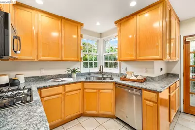 307 Covington St, Oakland, CA 94605 - Photo 22
