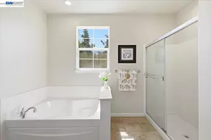 9424 Dunbar Dr, Oakland, CA 94603 - Photo 44