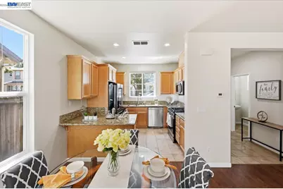 9424 Dunbar Dr, Oakland, CA 94603 - Photo 32