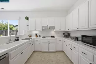 2420 Rushcreek Pl, Vallejo, CA 94591 - Photo 34