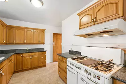 521 Zorah St, Oakland, CA 94606 - Photo 22