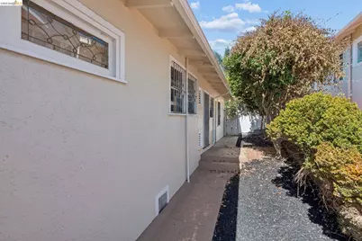 521 Zorah St, Oakland, CA 94606 - Photo 38