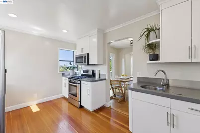 8233 Golf Links Rd, Oakland, CA 94605 - Photo 18