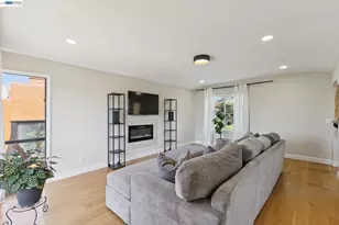 8233 Golf Links Rd, Oakland, CA 94605 - Photo 12