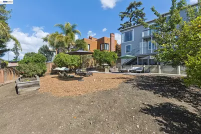 8233 Golf Links Rd, Oakland, CA 94605 - Photo 46