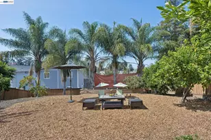 8233 Golf Links Rd, Oakland, CA 94605 - Photo 42