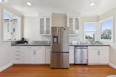 8233 Golf Links Rd, Oakland, CA 94605 - Photo 20
