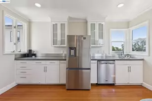 8233 Golf Links Rd, Oakland, CA 94605 - Photo 20