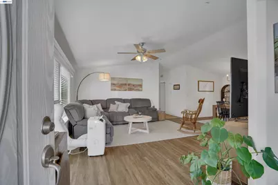 60 Palm Dr, Union City, CA 94587 - Photo 6