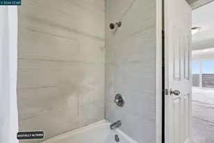 8910 Burr St, Oakland, CA 94605 - Photo 42