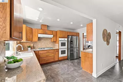 32235 Pulaski Dr, Hayward, CA 94544 - Photo 14