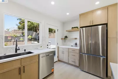 483 Heathcliff Dr, Pacifica, CA 94044 - Photo 10