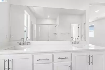 2107 Daimler St, Lathrop, CA 95330 - Photo 34