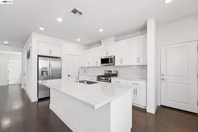 2107 Daimler St, Lathrop, CA 95330 - Photo 6