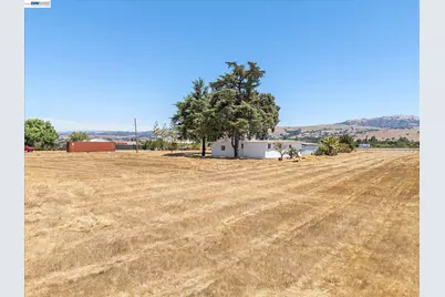 13690 Murphy Ave #E, San Martin, CA 95046 - Photo 10