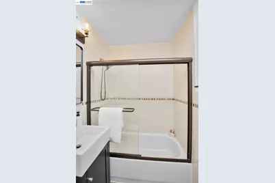 2722 Vicente St, San Francisco, CA 94116 - Photo 16