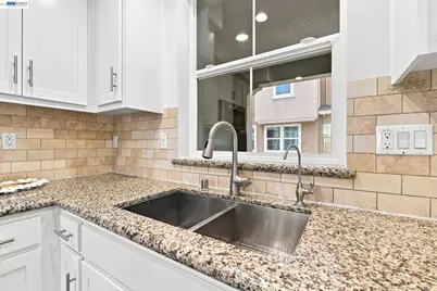 38935 Primula Ter, Newark, CA 94560 - Photo 10