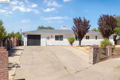1361 Longshore Ct, Sacramento, CA 95838 - Photo 2