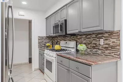 15743 Via Sorrento, San Lorenzo, CA 94580 - Photo 12