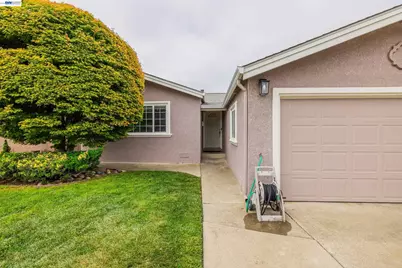 15743 Via Sorrento, San Lorenzo, CA 94580 - Photo 4