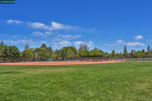 100 Pleasant Valley Dr, Walnut Creek, CA 94597 - Photo 42