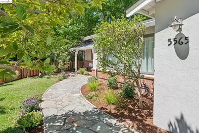 5565 Florence Ter, Oakland, CA 94611 - Photo 2