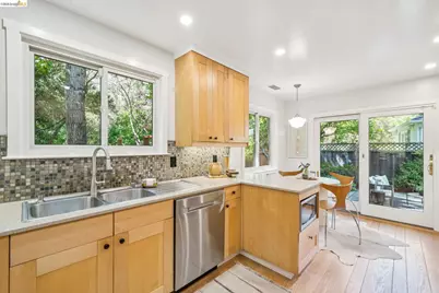 5565 Florence Ter, Oakland, CA 94611 - Photo 18