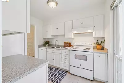 385 Jayne Ave #301, Oakland, CA 94610 - Photo 16