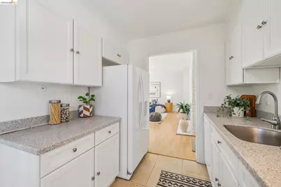 385 Jayne Ave #301, Oakland, CA 94610 - Photo 18