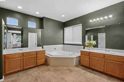 1049 Meadowgate Way, Brentwood, CA 94513 - Photo 52