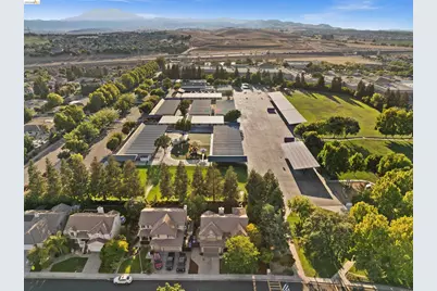 1049 Meadowgate Way, Brentwood, CA 94513 - Photo 10