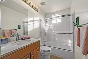 15100 Shining Star Ln, San Leandro, CA 94579 - Photo 28