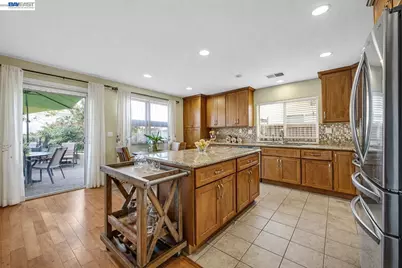 15100 Shining Star Ln, San Leandro, CA 94579 - Photo 8