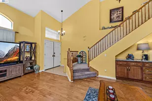 15100 Shining Star Ln, San Leandro, CA 94579 - Photo 4