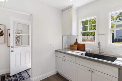 6124 Laird Ave, Oakland, CA 94605 - Photo 22