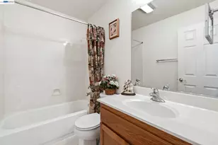 9569 Nicole Ln, Elk Grove, CA 95758 - Photo 42