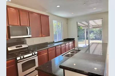 668 Landmark Pt, Lathrop, CA 95330 - Photo 10