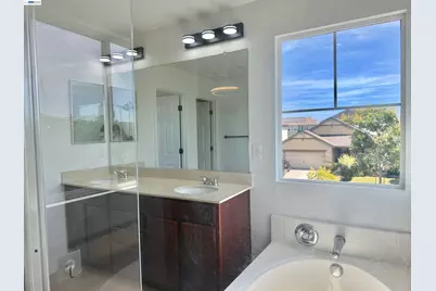 668 Landmark Pt, Lathrop, CA 95330 - Photo 28