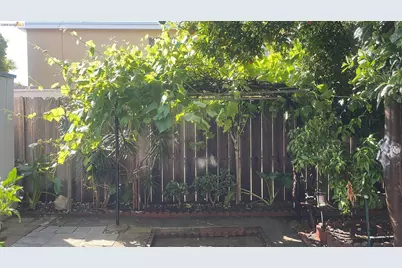 2328 Bartlett St, Oakland, CA 94601 - Photo 48