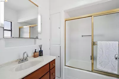 2328 Bartlett St, Oakland, CA 94601 - Photo 20