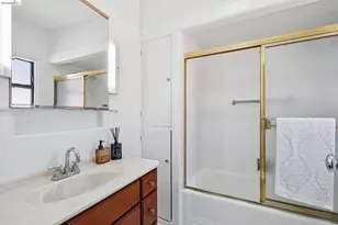 2328 Bartlett St, Oakland, CA 94601 - Photo 20