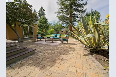 574 Broadmoor Blvd, San Leandro, CA 94577 - Photo 26