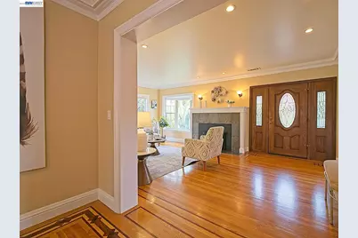 574 Broadmoor Blvd, San Leandro, CA 94577 - Photo 6