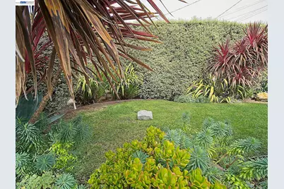 574 Broadmoor Blvd, San Leandro, CA 94577 - Photo 52