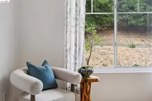 200 Caldecott Ln, Oakland, CA 94618 - Photo 28