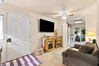 894 Lewelling Blvd #13, San Leandro, CA 94579 - Photo 2