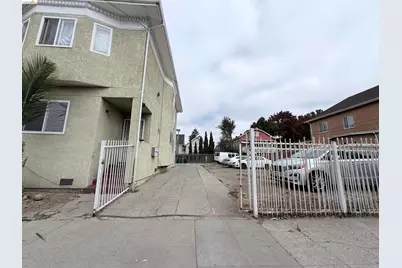 890 31st St, Oakland, CA 94608 - Photo 4
