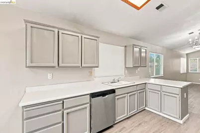 2008 Gordon Verner Cir, Stockton, CA 95206 - Photo 10