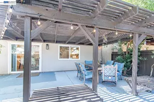 2105 Armstrong Dr, Pleasanton, CA 94588 - Photo 36