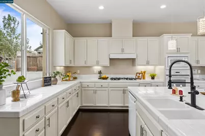 4990 Ridgefield Cir, Fairfield, CA 94534 - Photo 6